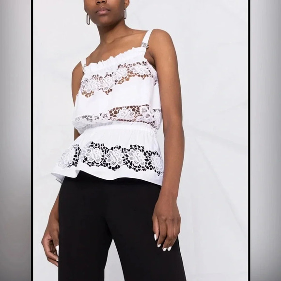 ! Dolce & Gabbana
Dolce & Gabbana Openwork Embroidery Poplin Top - Picture 1 of 9
